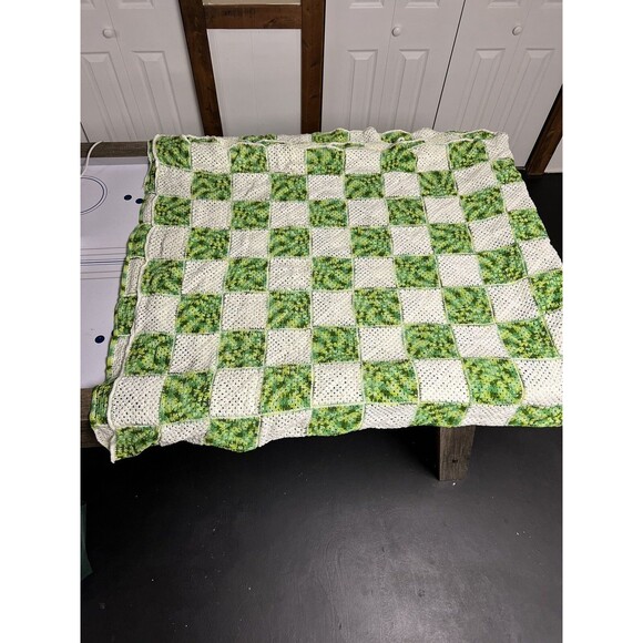 Vintage Handmade Queen Size Afghan Blanket with Green and White Checker Pattern - Picture 1 of 3